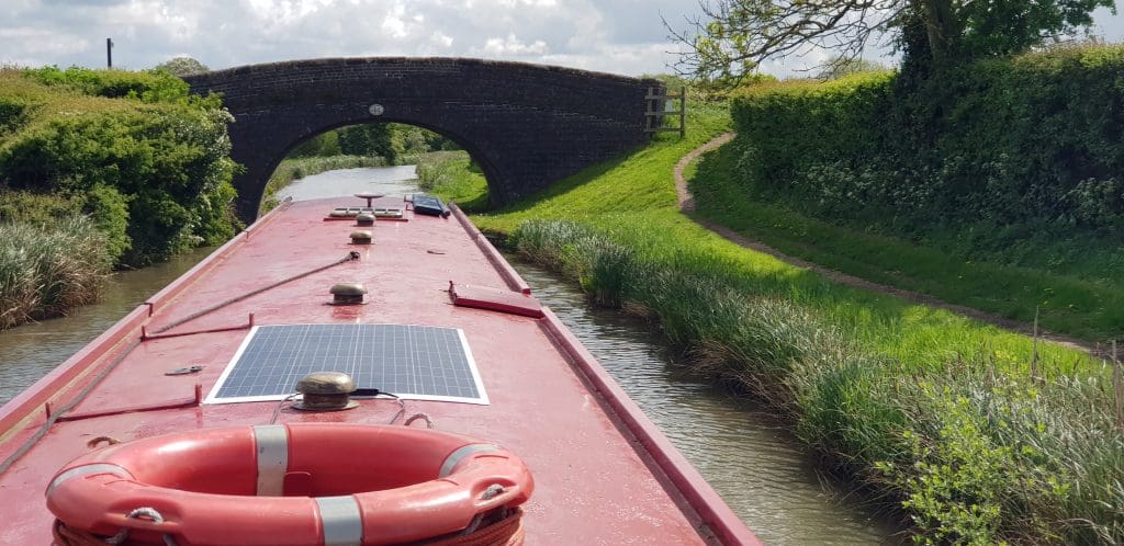 Cruising the Ashby Canal 